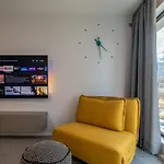 Emirates Lux Apartment And Parking