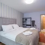 Emirates Lux Apartment And Parking