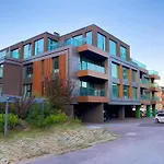 Emirates Lux Apartment And Parking