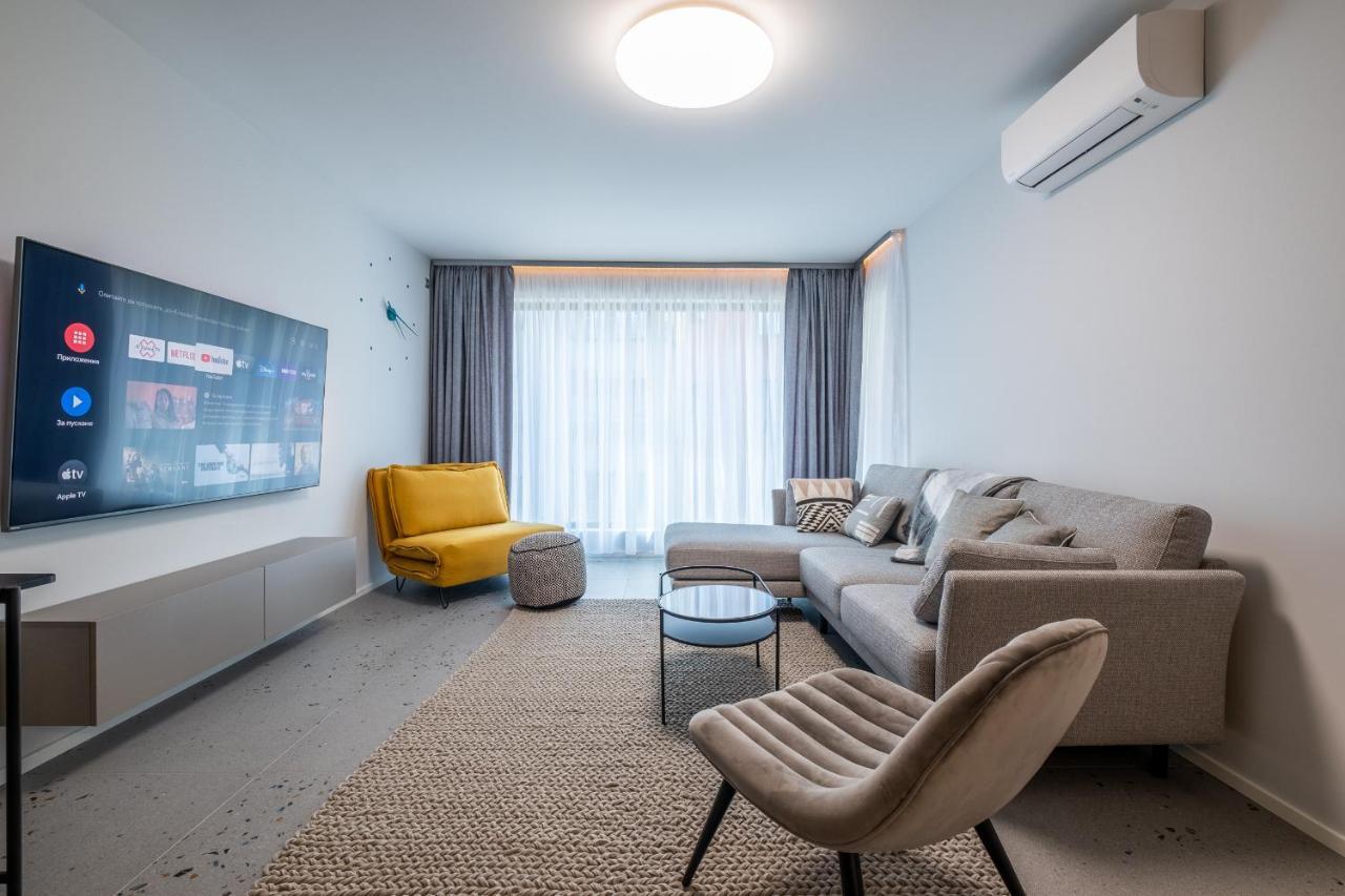 Emirates Lux And Parking Apartment