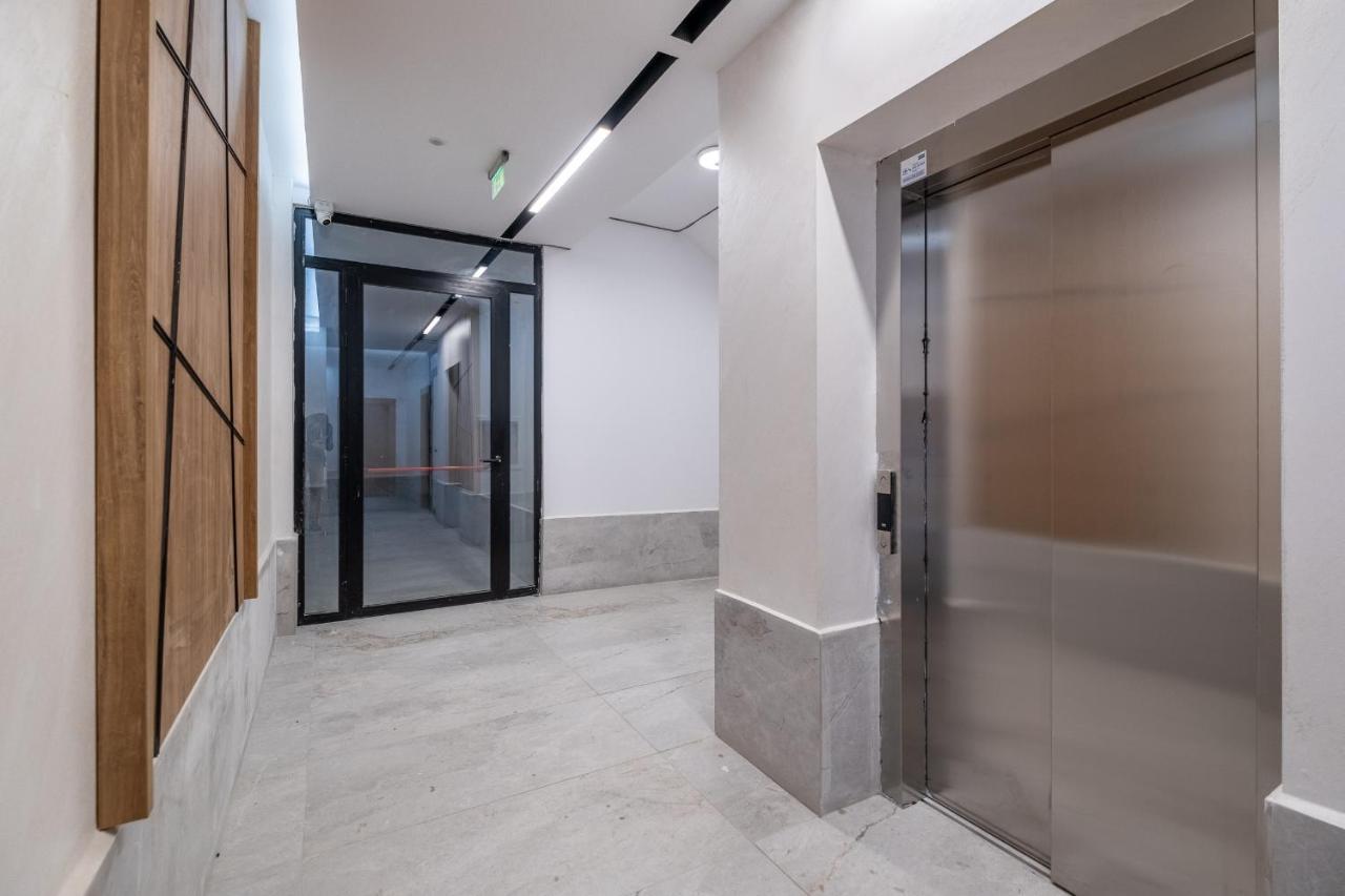 Apartemen Emirates Lux And Parking