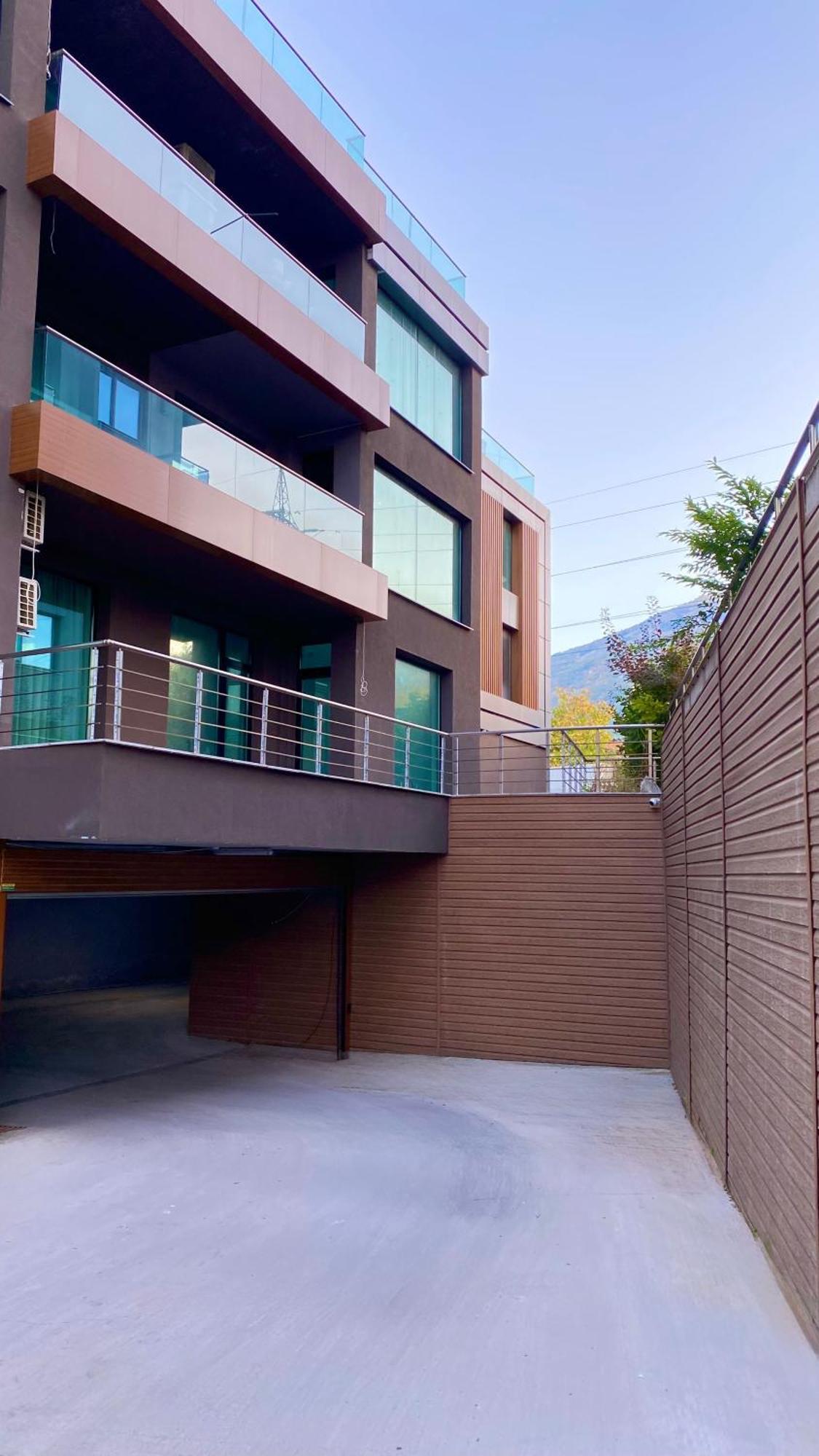 Emirates Lux And Parking Apartment *